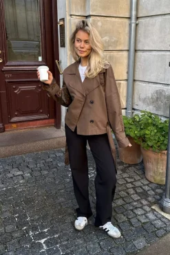 AlmaIC Trenchcoat