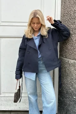 AlmaIC Trenchcoat