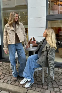 AlmaIC Trenchcoat