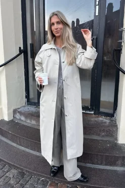 AvaIC Trenchcoat