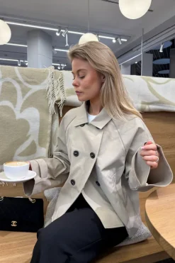 LunaIC Trenchcoat