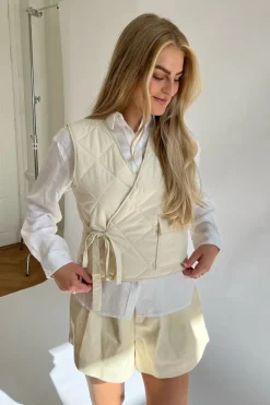 VMVia Vest